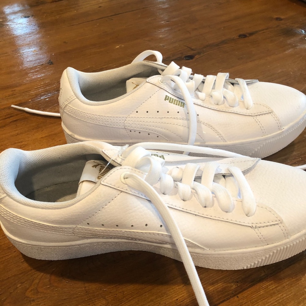 Women's Puma sneakers